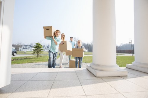 Local van service handling boxes and furniture near Notting Hill homes